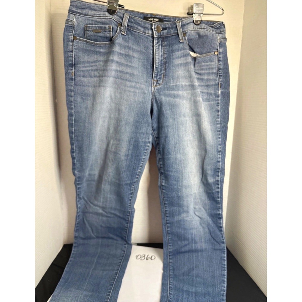 Nine West Women's 12 Regular Skinny Light Wash Blue Denim Jeans Button Zip